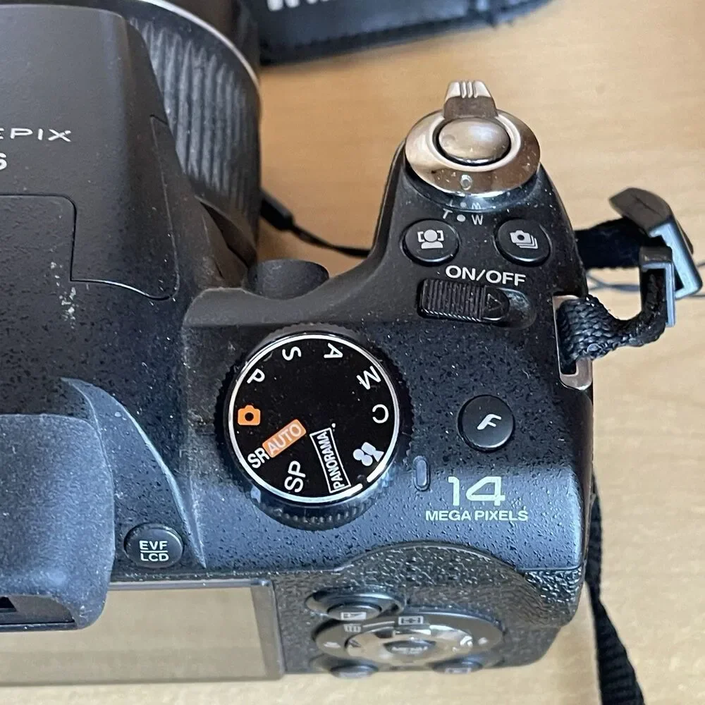Fujifilm Fuji Finepix S4000 720p HD 14MP Digital Camera 30X Zoom 3